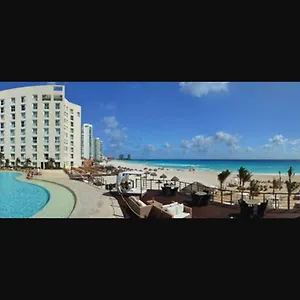 Sunset Royal Cancún